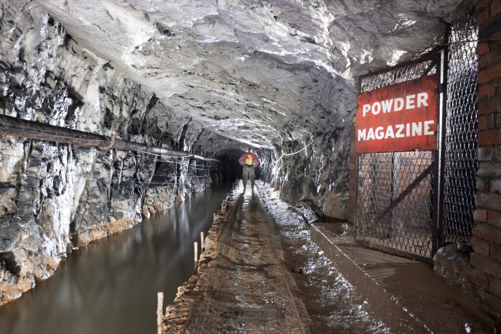 Magasin à poudre explosive situé dans la galerie de drainage