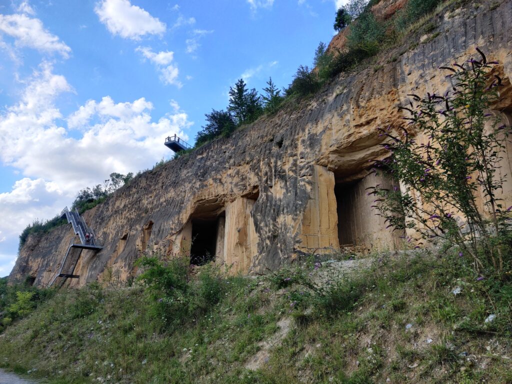 Carrière à ciel ouvert du Sint-Pietersberg, exploitée par la cimenterie ENCI