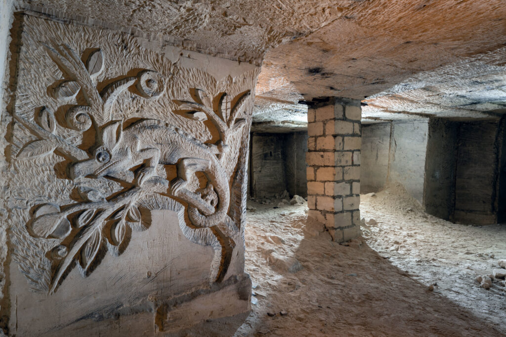 Bas-relief sculpté dans la carrière du Doornkuilgroef