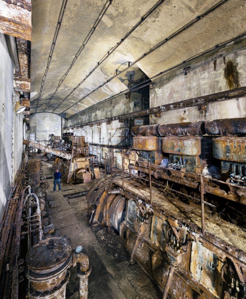 Galerie verticale et structures métalliques de la centrale de Corradino, Malte