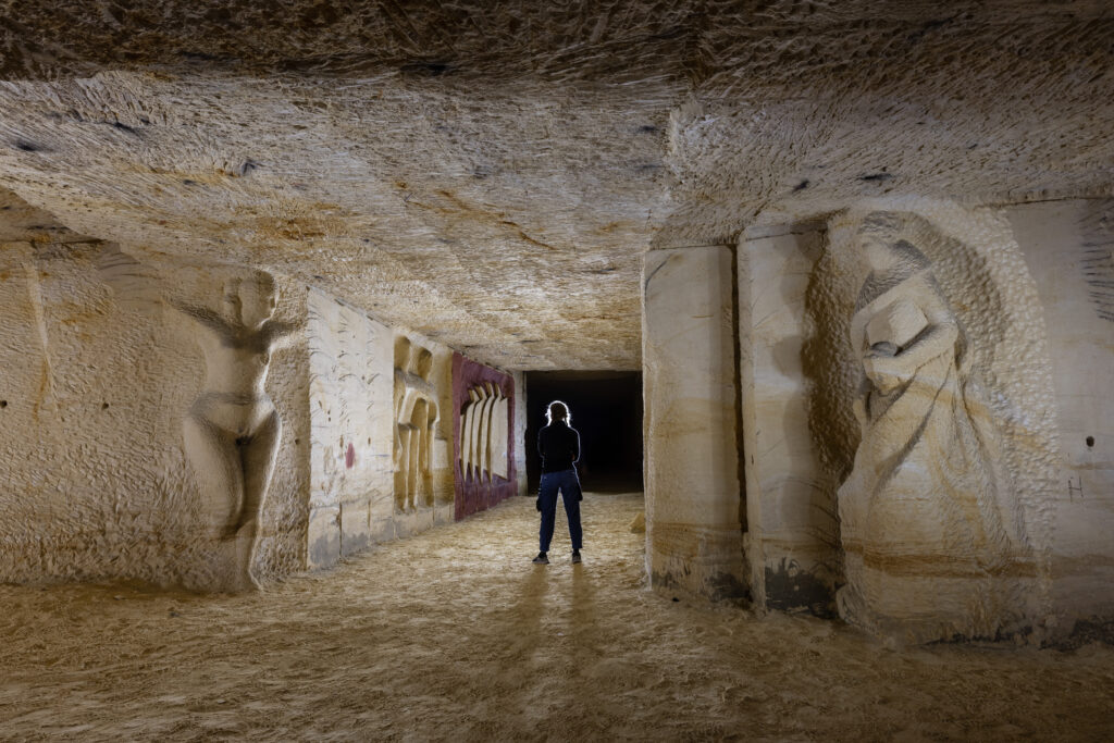 Bas-reliefs sculptés dans la Gemeentegrot, Valkenburg