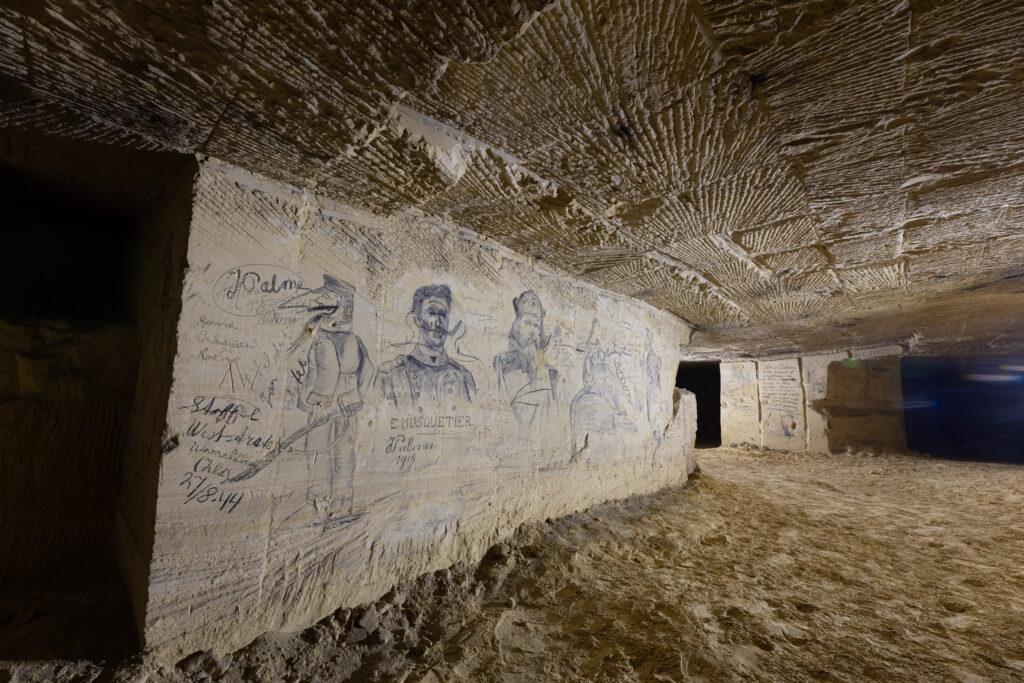 Portraits de soldats de la Première Guerre mondiale gravés dans la Gemeentegrot